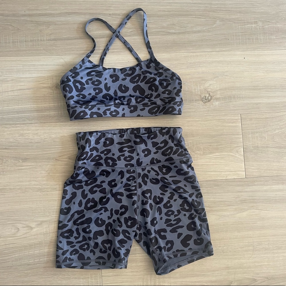 Animal print 2 piece workout outfit -size small- never worn